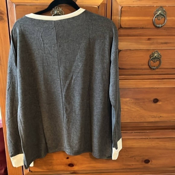 Hem & Thread Women’s Navy And Cream Sweatshirt Size Large NWT - Picture 6 of 11